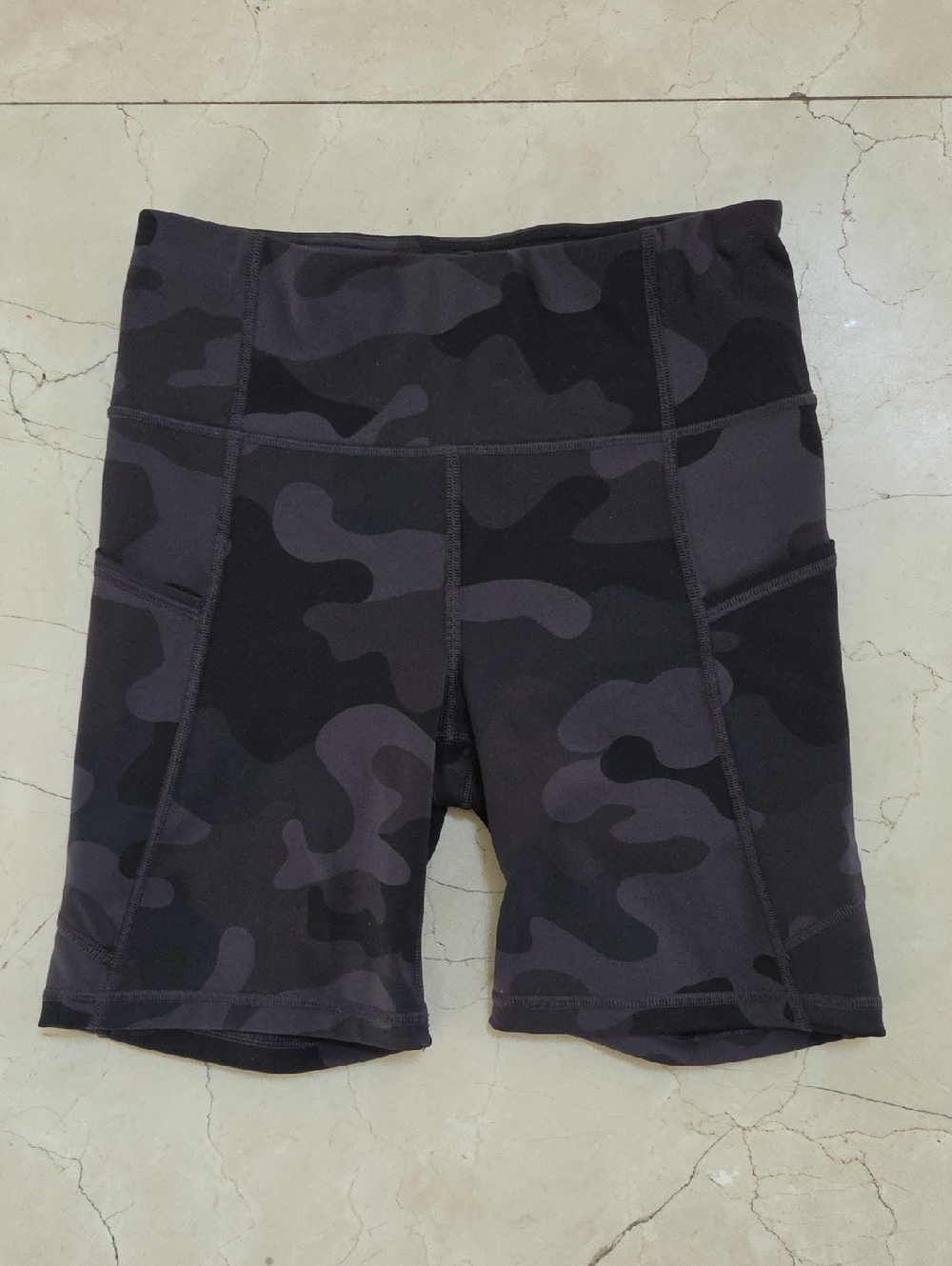 WOMEN'S GAPFIT GAP FIT BLACK CAMO CAMOFLAUGE HIGH WAIST BIKE SHORTS SZ S $40 - Picture 3 of 5